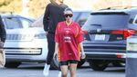 Foto: Kim Kardashian Pakai Jersey Bola Klasik AS Roma