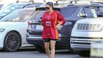 Foto: Kim Kardashian Pakai Jersey Bola Klasik AS Roma