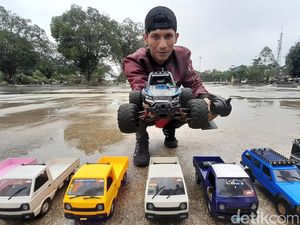 Cerita Warga Sumedang Koleksi Ragam Bentuk Mobil RC Cerita Warga Sumedang Koleksi Ragam Bentuk Mobil RC