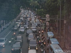 Lalin Casablanca Arah Kampung Melayu Macet, Warga Ngaku Sudah Biasa