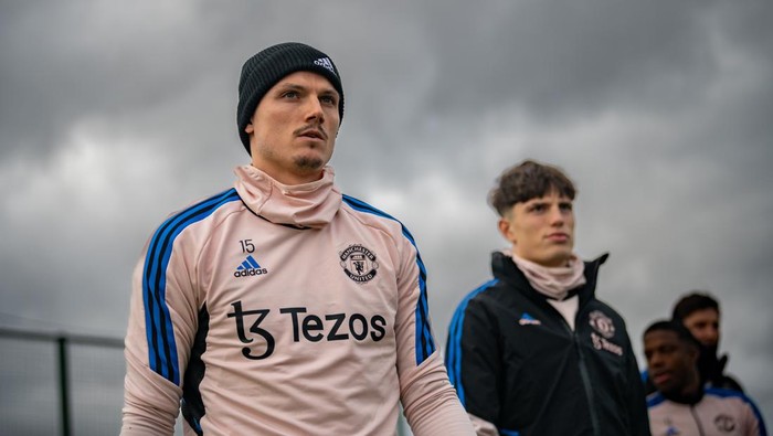 MANCHESTER, ENGLAND - FEBRUARY 02: (EXCLUSIVE COVERAGE) Marcel Sabitzer of Manchester United in action during a first team training session at Carrington Training Ground on February 02, 2023 in Manchester, England. (Photo by Ash Donelon/Manchester United via Getty Images)