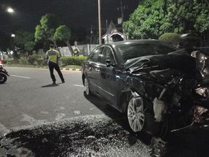 Mobil Pelat Merah Tabrak Tiang Listrik Milik Sekretariat DPRD Jambi Mobil Pelat Merah Tabrak Tiang Listrik Milik Sekretariat DPRD Jambi