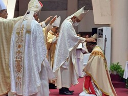 Yanuarius Theofilus Matopai You Jadi Orang Pertama Papua Jabat Uskup Jayapura