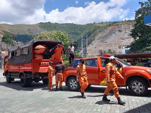 Perahu Tabrak Kayu di Sungai Mamberamo Papua, 8 Orang Hilang Perahu Tabrak Kayu di Sungai Mamberamo Papua, 8 Orang Hilang