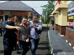 Detik-detik Pria Parepare Bonyok Diamuk Massa gegara Cabuli Anak Tetangga