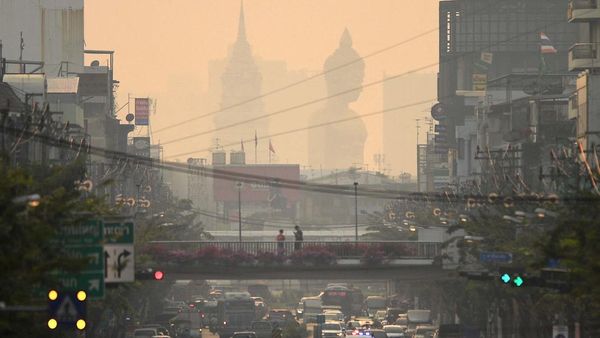 Kasihan! Patung Buddha Raksasa di Bangkok Tertutup Polusi Udara