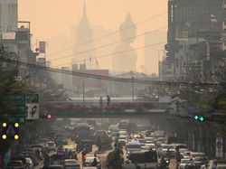 Kasihan! Patung Buddha Raksasa di Bangkok Tertutup Polusi Udara