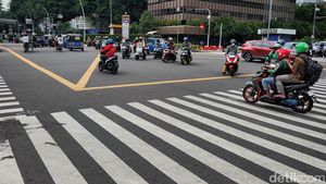 Pelanggaran Lalu Lintas Makin Marak di Perempatan Sarinah