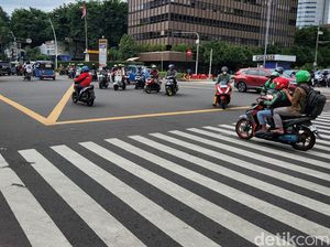 Pelanggaran Lalu Lintas Makin Marak di Perempatan Sarinah