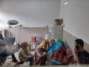 Polisi Jaga Ketat Ruang Rawat Adik Bupati Kaur yang Ditembak OTK Polisi Jaga Ketat Ruang Rawat Adik Bupati Kaur yang Ditembak OTK