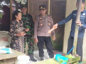 Bayi Laki-Laki Terbungkus Jarik Ditemukan di Teras Warga Kebumen