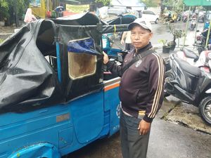 Pohon Tumbang Timpa Bajaj hingga Ringsek di Taman Sari Jakbar