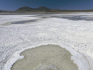 Dapat Jackpot! Arab Saudi Temukan Emas Putih di Ladang Minyak Dapat Jackpot! Arab Saudi Temukan Emas Putih di Ladang Minyak