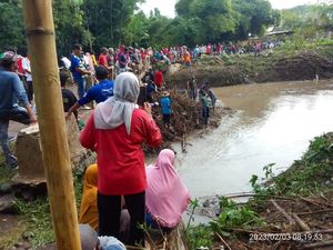 Pria Paruh Baya di Bima Diduga Terseret Arus, Petugas Kerahkan Alat Berat
