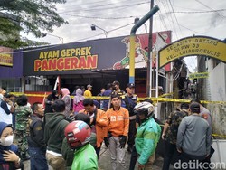 2 Korban Kebakaran Resto Ayam Geprek Alami Luka Bakar di Tangan-Badan