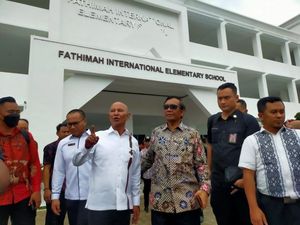 Said Abdullah-Mahfud Md Sambangi SD Islam Internasional di Madura Said Abdullah-Mahfud Md Sambangi SD Islam Internasional di Madura