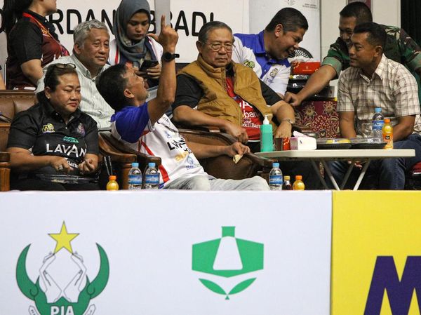 Momen SBY Nonton Proliga di Gresik