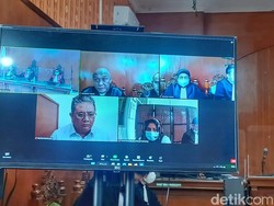 Tangis Eks Ketua DPRD Jabar Cari Keadilan di Kasus Bisnis SPBU