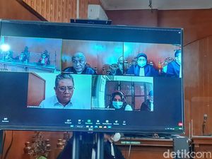 Tangis Eks Ketua DPRD Jabar Cari Keadilan di Kasus Bisnis SPBU Tangis Eks Ketua DPRD Jabar Cari Keadilan di Kasus Bisnis SPBU