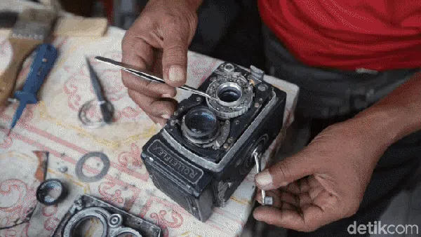 Surga Barang Bekas di Pasar Loak Jakarta