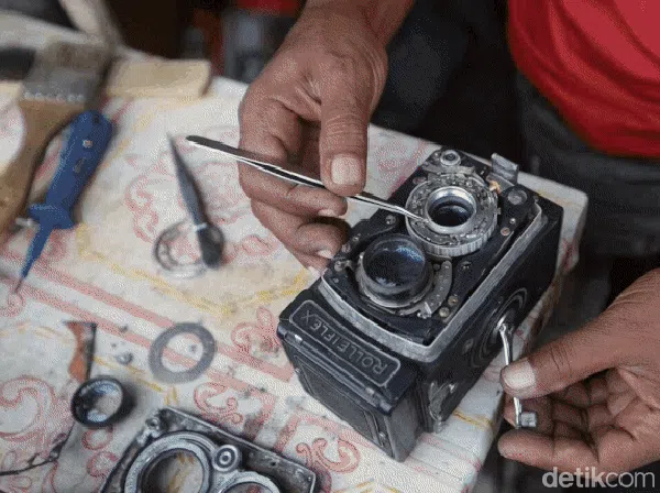 Surga Barang Bekas di Pasar Loak Jakarta