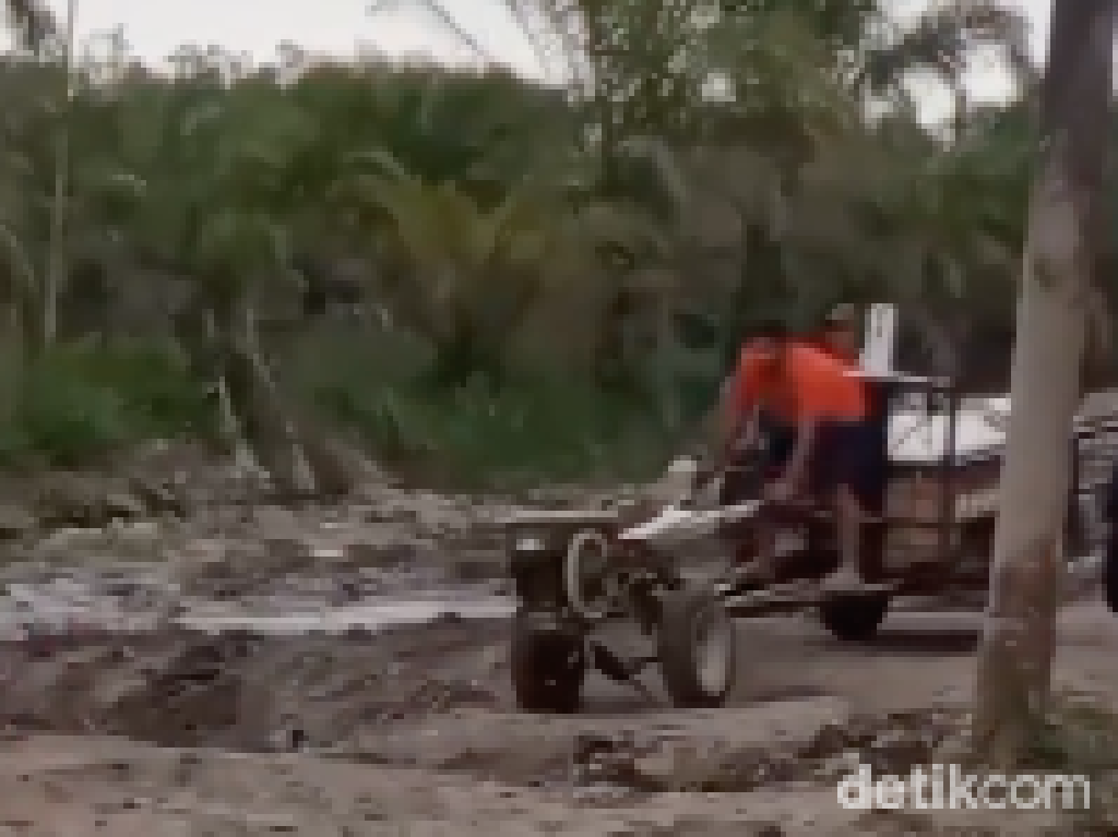 Viral Warga Bawa Jenazah Pakai Jetor gegara Jalan Rusak di Labura Viral Warga Bawa Jenazah Pakai Jetor gegara Jalan Rusak di Labura