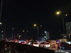 Tol Taman Mini Arah Pondok Pinang Jaksel Macet Malam Ini Tol Taman Mini Arah Pondok Pinang Jaksel Macet Malam Ini