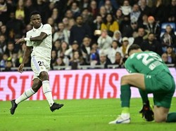 Sepatu Hitam Vinicius yang Curi Perhatian