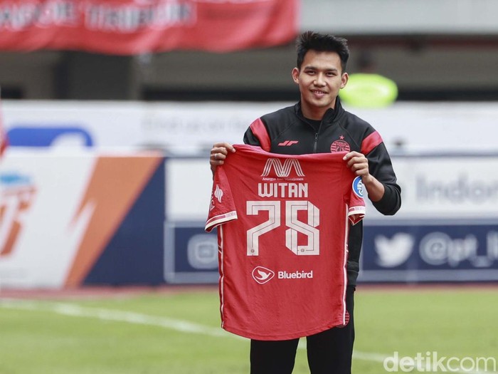 Persija mengenalkan pemain barunya yaitu Witan Sulaeman di Stadion Patriot Chandrabaga, Bekasi, Jumat (3/2). Witan akan akan mengenakan nomor punggung 78.