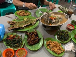 4 Tempat Makan Seafood di Food Plaza PIK yang Menarik Dicoba