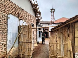 Sukabumi Dihantam Angin Kencang, Genting-Asbes Berterbangan