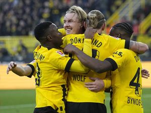 Hasil Liga Jerman: Borussia Dortmund Lumat Sepuluh Pemain Freiburg 5-1 Hasil Liga Jerman: Borussia Dortmund Lumat Sepuluh Pemain Freiburg 5-1