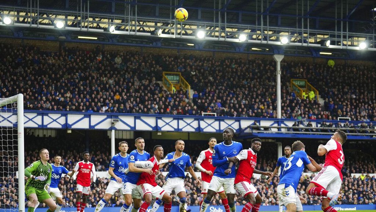 Arsenal dilempar ke bumi usai dikalahkan Everton (AP/Jon Super)