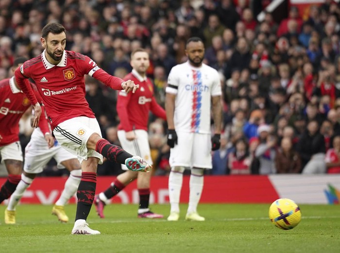Manchester United's Bruno Fernandes scores his side's opening goal from a penalty spot during the English Premier League soccer match between Manchester United and Crystal Palace, at the Old Trafford stadium in Manchester, England, Saturday, Feb. 4, 2023. (AP Photo/Dave Thompson)