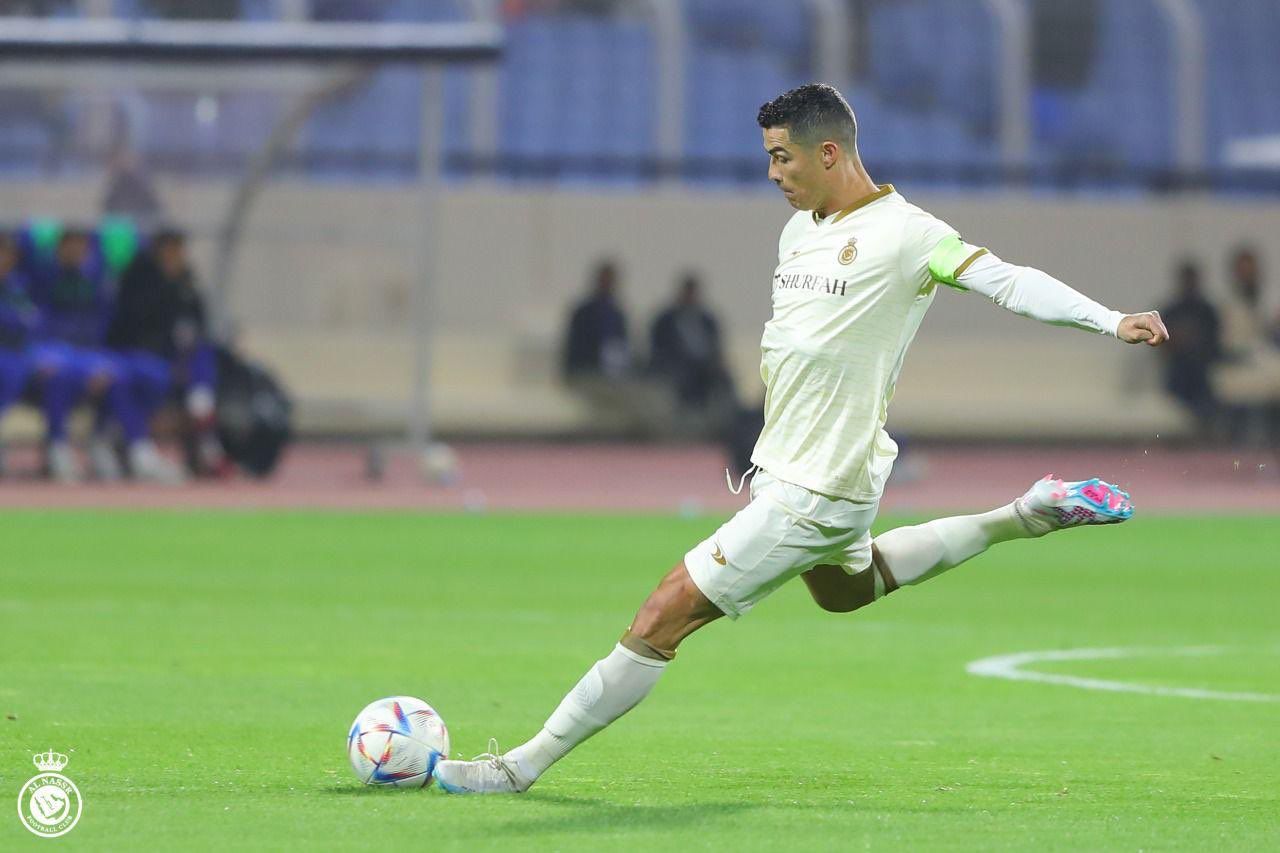 Cristiano Ronaldo tampil sebagai starter saat Al Nassr bentrok dengan Al Fateh pada pertandingan Liga Arab Saudi. Duel berlangsung di Prince Abdullan bin Jalawi Stadium, Jumat (3/2/2023) malam WIB.