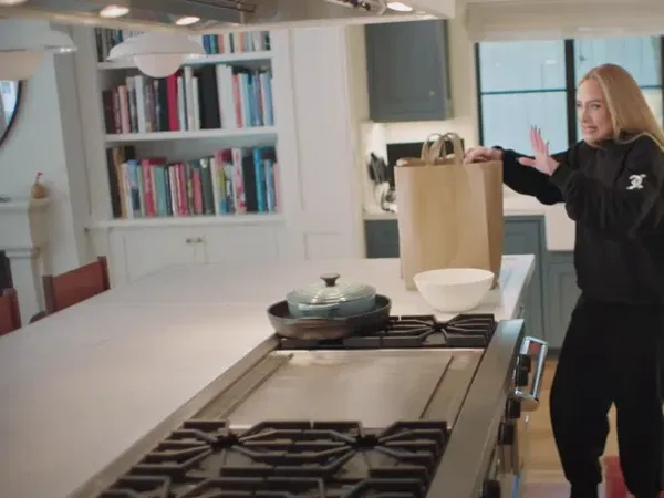 Luas dan Mewah! Ini 10 Penampakan Dapur di Rumah Adele