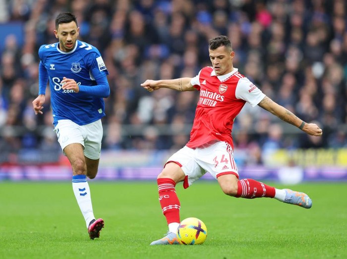 LIVERPOOL, ENGLAND - FEBRUARY 04: Granit Xhaka of Arsenal controls the ball during the Premier League match between Everton FC and Arsenal FC at Goodison Park on February 04, 2023 in Liverpool, England. (Photo by Clive Brunskill/Getty Images)