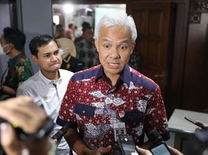 Ganjar Berencana Naikkan Lagi Nominal Bantuan Kartu Jateng Sejahtera Ganjar Berencana Naikkan Lagi Nominal Bantuan Kartu Jateng Sejahtera