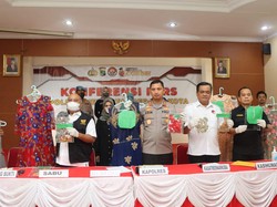 Polisi Gagalkan Penyelundupan Sabu di Kancing Gaun Pesta dari India