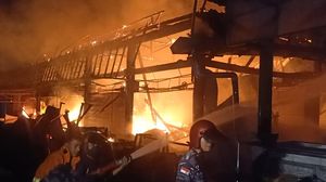 Amuk Api di Pasar Adat Lelateng