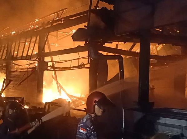 Amuk Api di Pasar Adat Lelateng