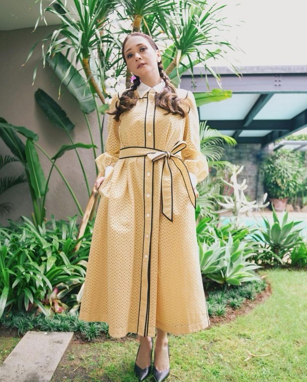 Maia Estianty dengan dress warna cerah/Sumber: IG @maiaestiantyreal Maia Estianty dengan dress warna cerah/Sumber: IG @maiaestiantyreal