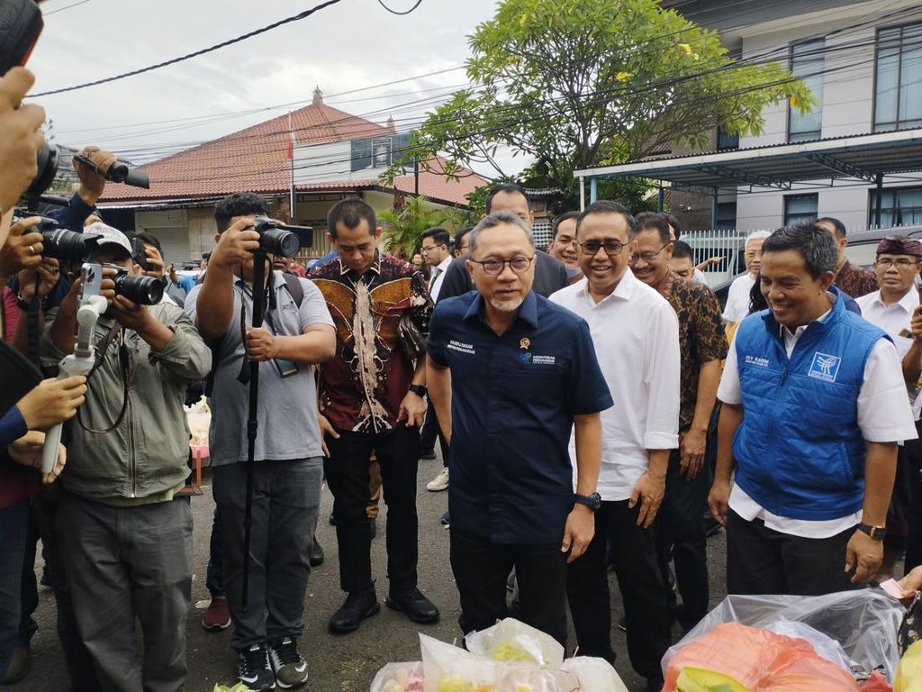 Walkot Denpasar Bakal Surati Mendag Zulhas Renovasi Pasar Kreneng Walkot Denpasar Bakal Surati Mendag Zulhas Renovasi Pasar Kreneng