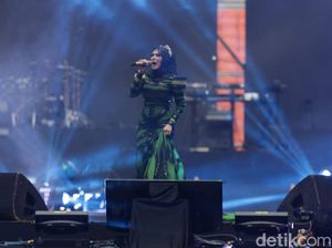 Mulan Jameela Singgung Perselingkuhan di Konser Dewa 19