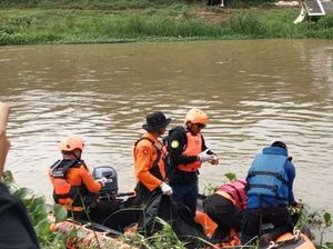 Pelajar Subang Tercebur ke Sungai Tarum Ditemukan Tewas Pelajar Subang Tercebur ke Sungai Tarum Ditemukan Tewas