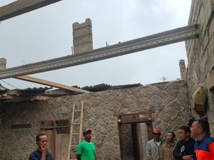 Puting Beliung Terjang Lereng Merbabu Boyolali, Puluhan Rumah Rusak Puting Beliung Terjang Lereng Merbabu Boyolali, Puluhan Rumah Rusak