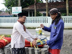 Relawan Ganjar Bantu Revitalisasi Taman-Sanitasi Ponpes Ar-Rohman Magetan