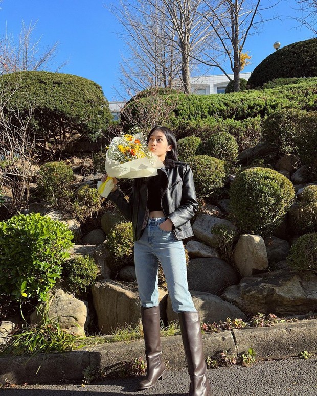 Roh Yoon-seo dengan leather jacket/Sumber: IG @rohyoonseo