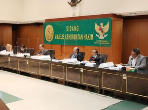 Ganjaran Hakim PA Tulungagung Nikahi Penggugat Cerai Jadi Istri Kedua Ganjaran Hakim PA Tulungagung Nikahi Penggugat Cerai Jadi Istri Kedua