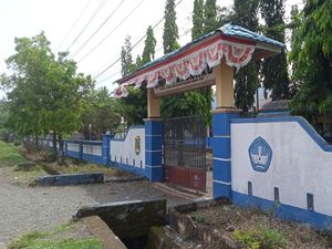 Polemik SMP Mamuju Wajibkan Ortu Bayar Rp 150 Ribu Bangun Lapangan Sekolah Polemik SMP Mamuju Wajibkan Ortu Bayar Rp 150 Ribu Bangun Lapangan Sekolah